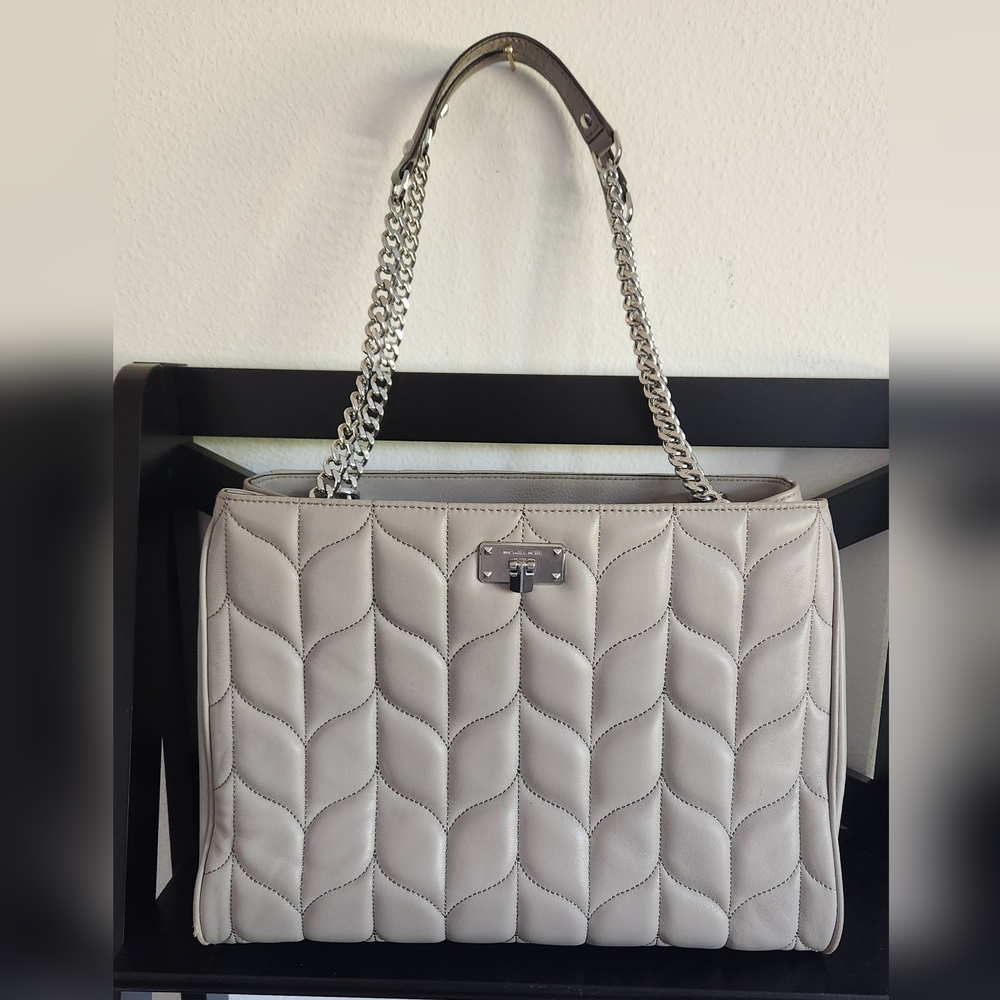 NWOT Distinctive Michael Kors shoulder bag